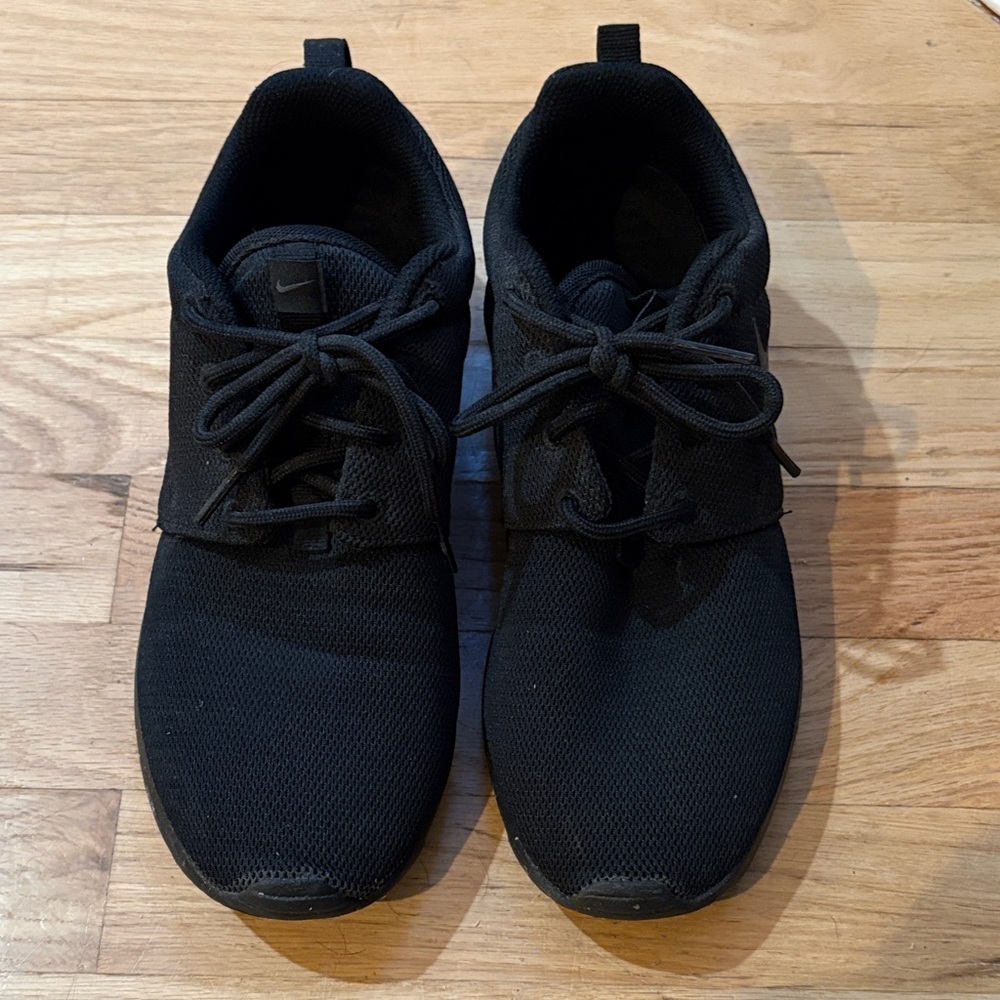 Nike women’s All-Black Sneakers
